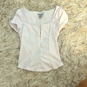 Cute white shirt with a button up😜